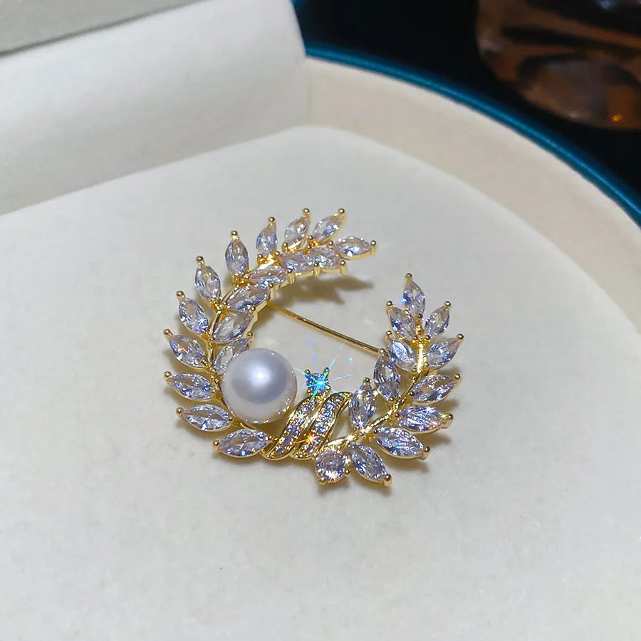 French Exquisite Pearl Zircon Brooches Pins Elegent Crescent Moon Leaf Flower Corsage for Party Wedding Dress Suit Women Jewelry