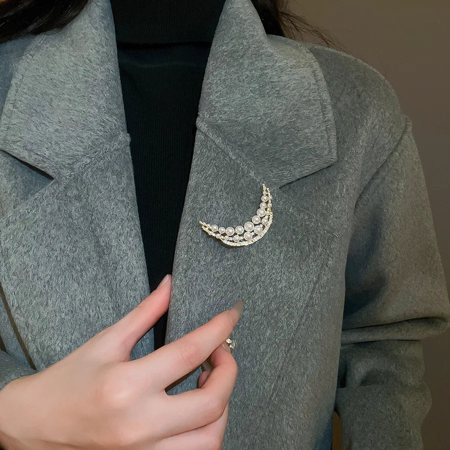 French Exquisite Pearl Zircon Brooches Pins Elegent Crescent Moon Leaf Flower Corsage for Party Wedding Dress Suit Women Jewelry