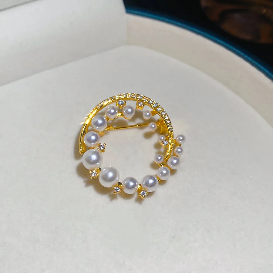 French Exquisite Pearl Zircon Brooches Pins Elegent Crescent Moon Leaf Flower Corsage for Party Wedding Dress Suit Women Jewelry
