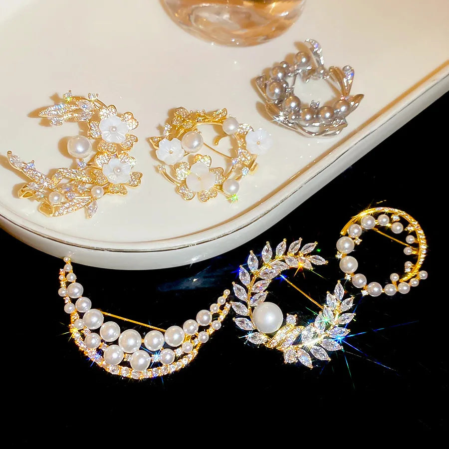 French Exquisite Pearl Zircon Brooches Pins Elegent Crescent Moon Leaf Flower Corsage for Party Wedding Dress Suit Women Jewelry