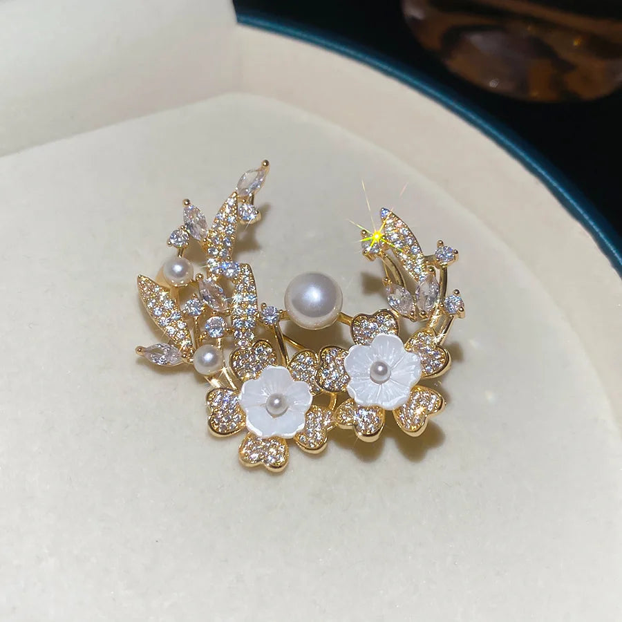 French Exquisite Pearl Zircon Brooches Pins Elegent Crescent Moon Leaf Flower Corsage for Party Wedding Dress Suit Women Jewelry